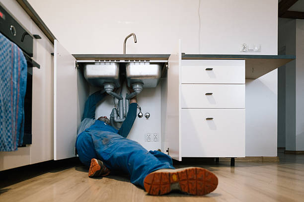 Professional Leak Detection technician working in Tallula, IL